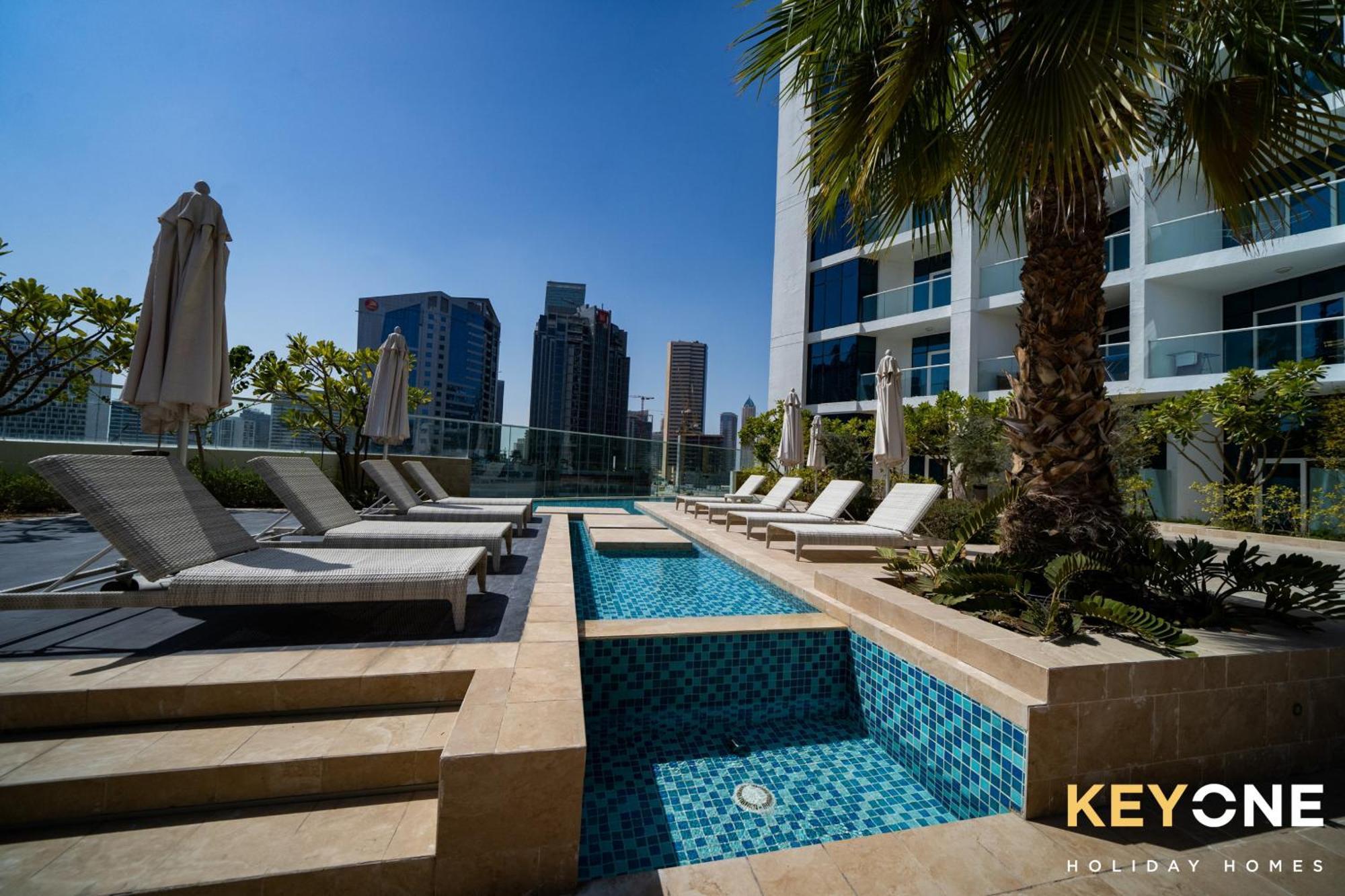 Sleek Studio In Prive With Stunning Canal View 두바이 외부 사진