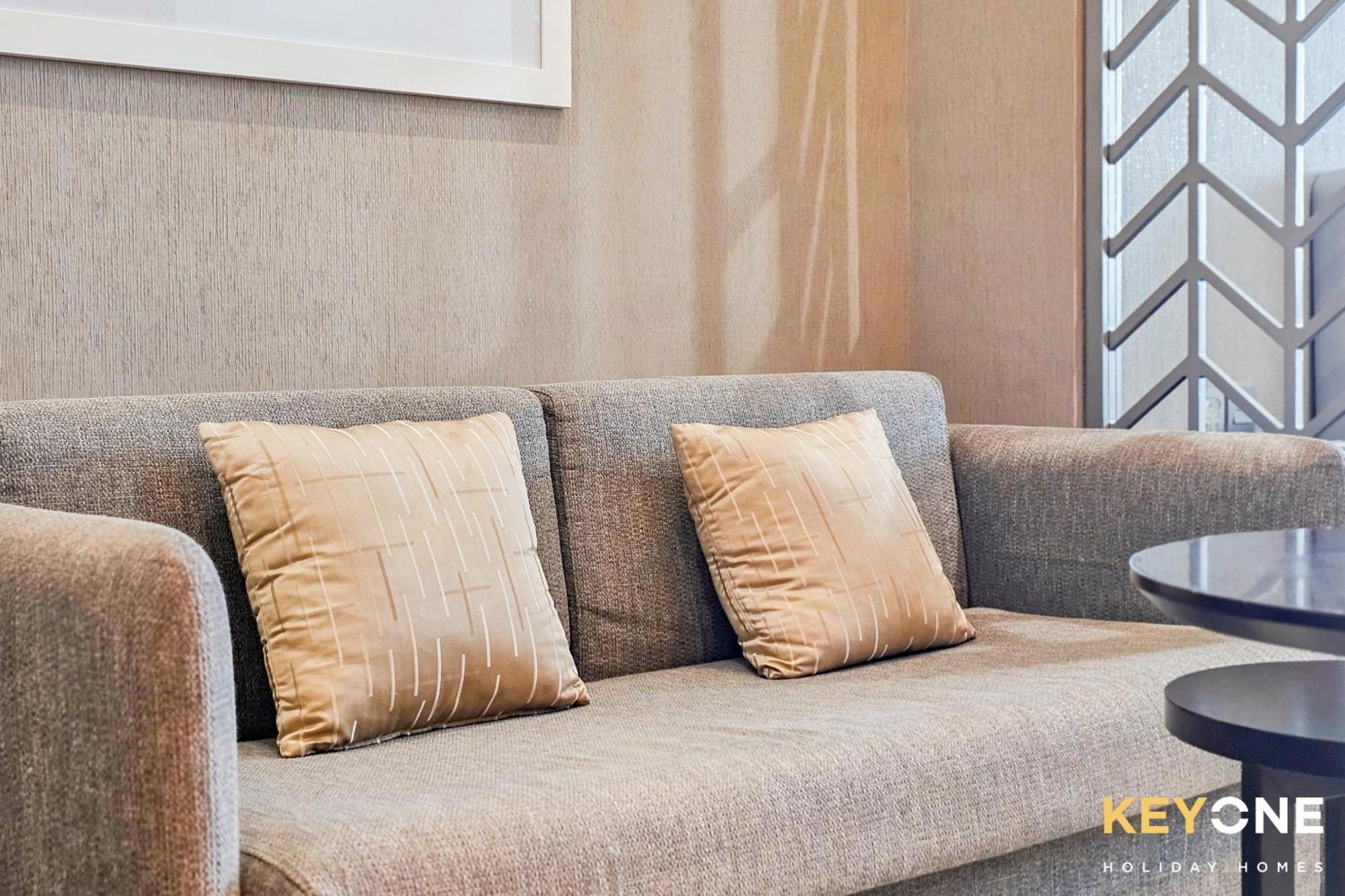 Sleek Studio In Prive With Stunning Canal View 두바이 외부 사진