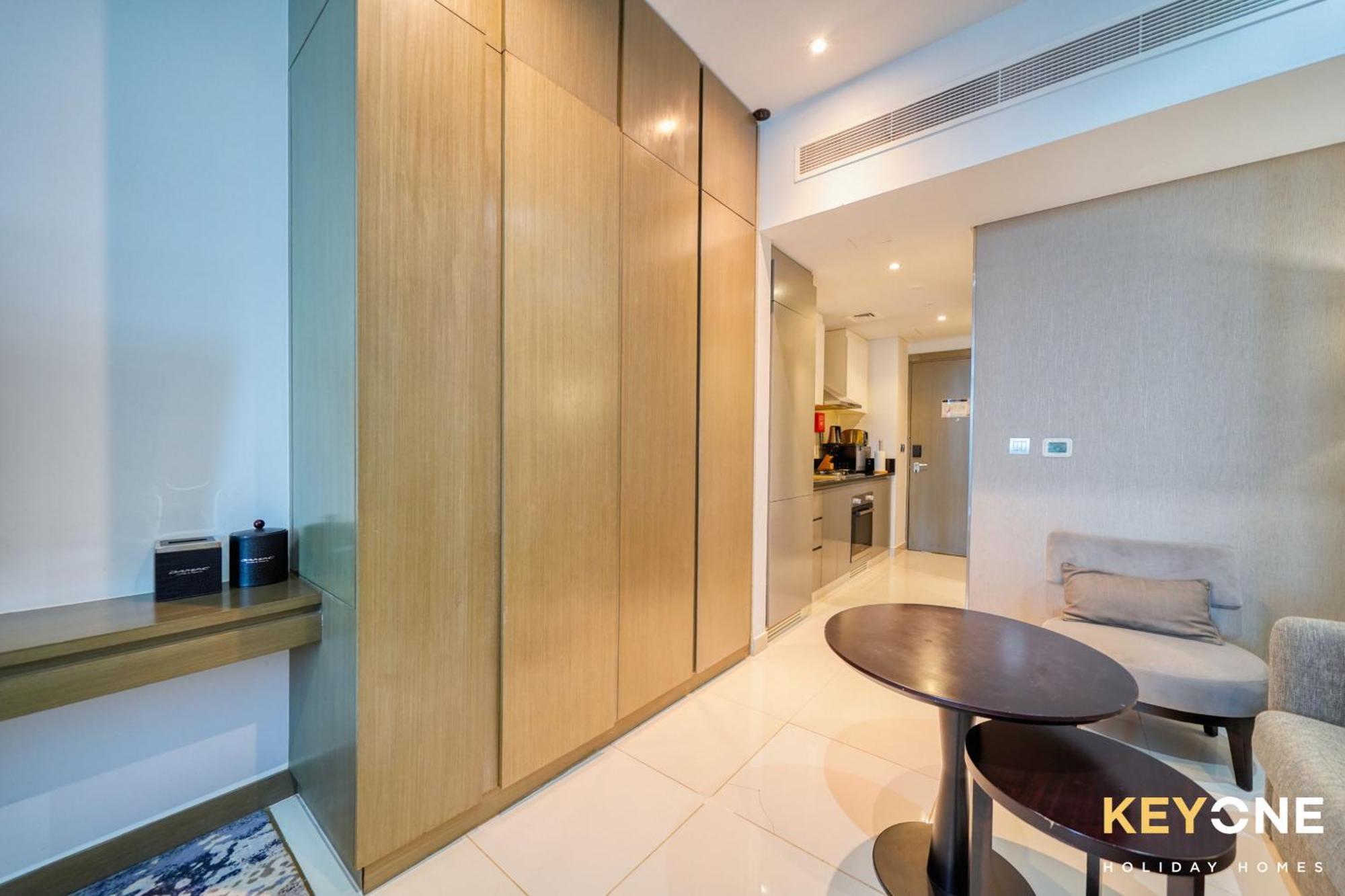 Sleek Studio In Prive With Stunning Canal View 두바이 외부 사진