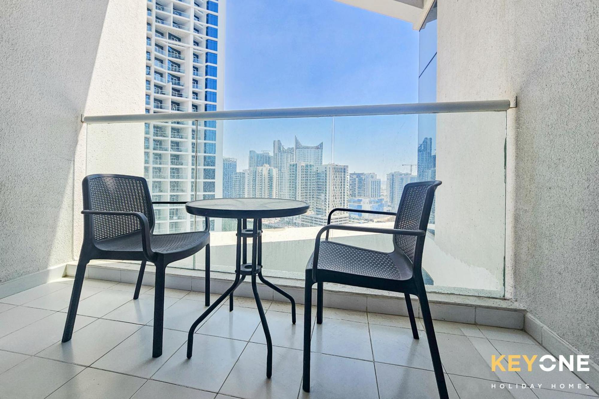 Sleek Studio In Prive With Stunning Canal View 두바이 외부 사진