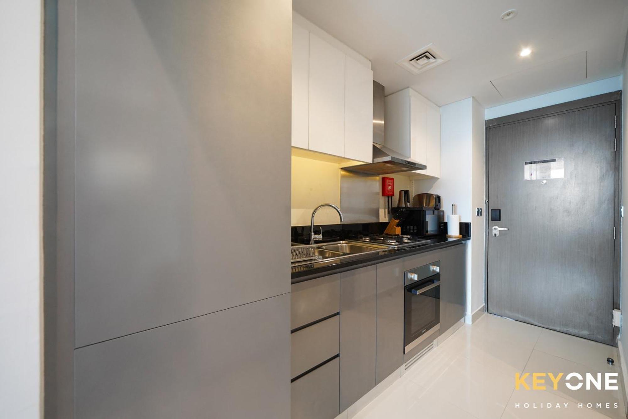 Sleek Studio In Prive With Stunning Canal View 두바이 외부 사진
