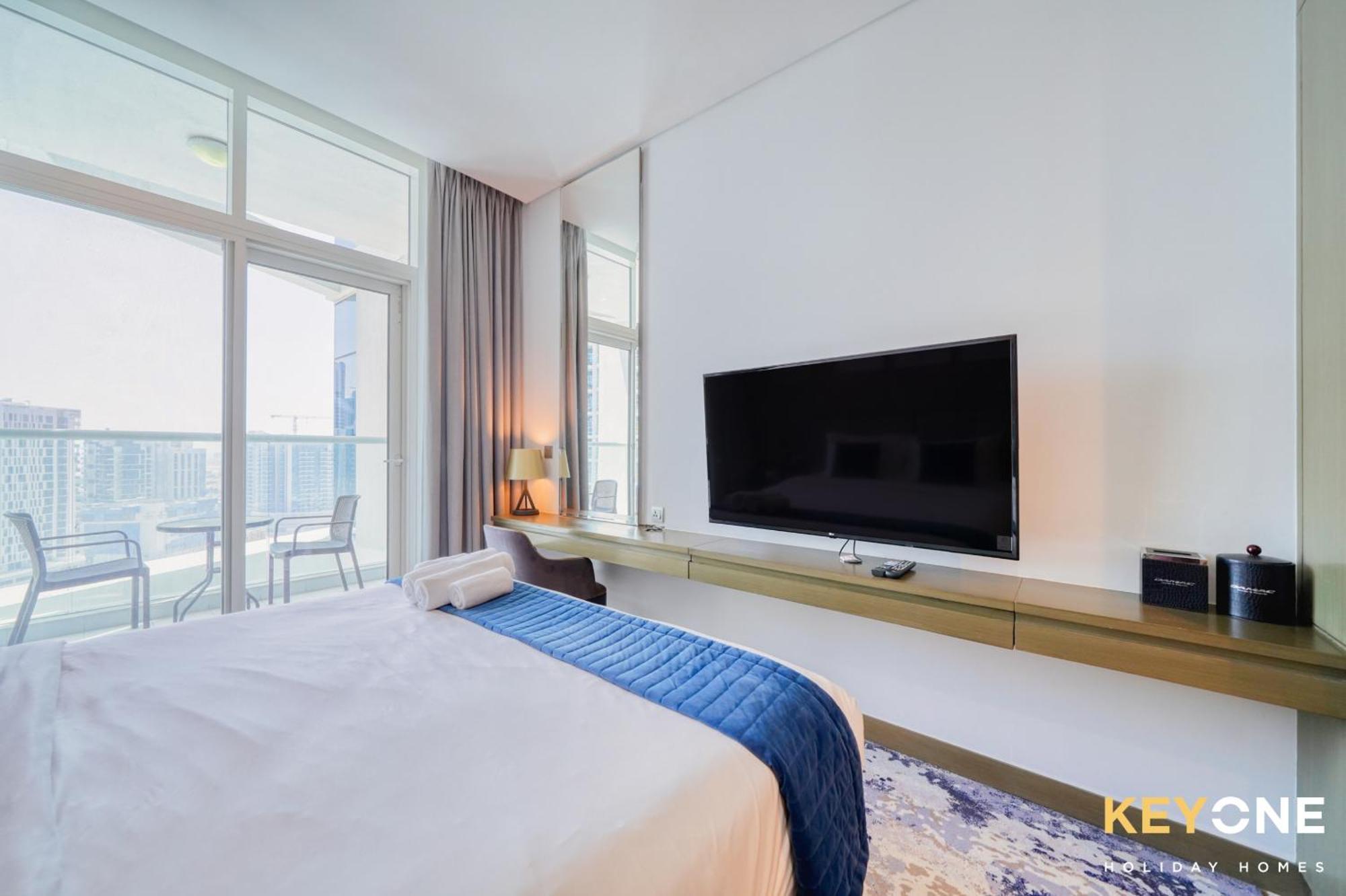 Sleek Studio In Prive With Stunning Canal View 두바이 외부 사진