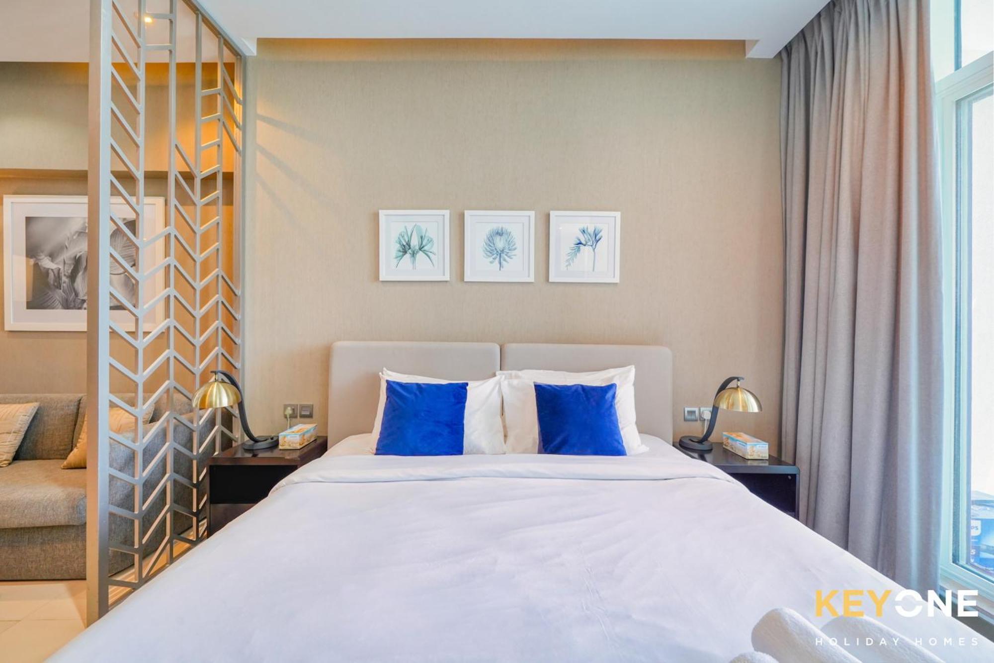 Sleek Studio In Prive With Stunning Canal View 두바이 외부 사진