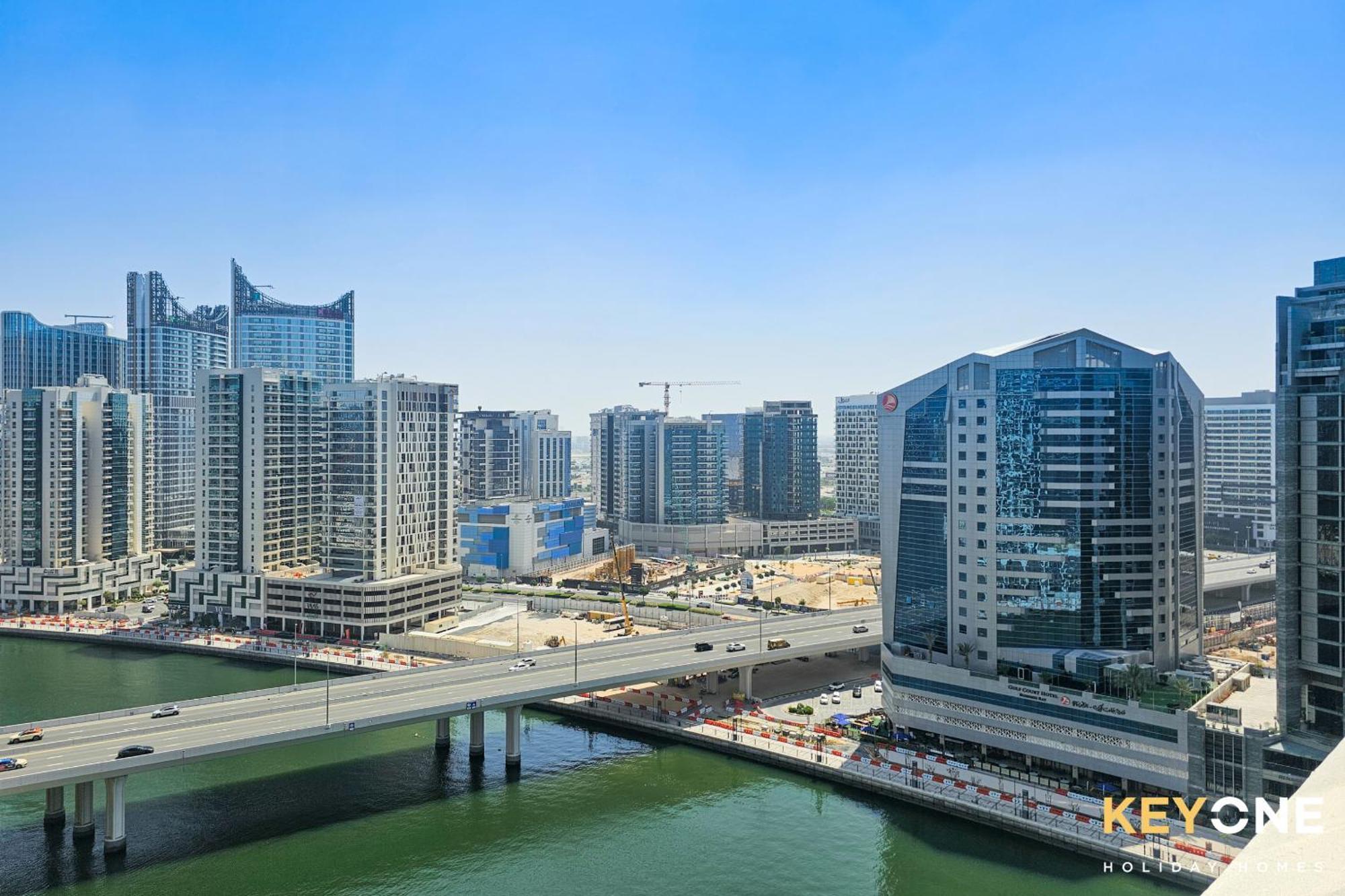 Sleek Studio In Prive With Stunning Canal View 두바이 외부 사진