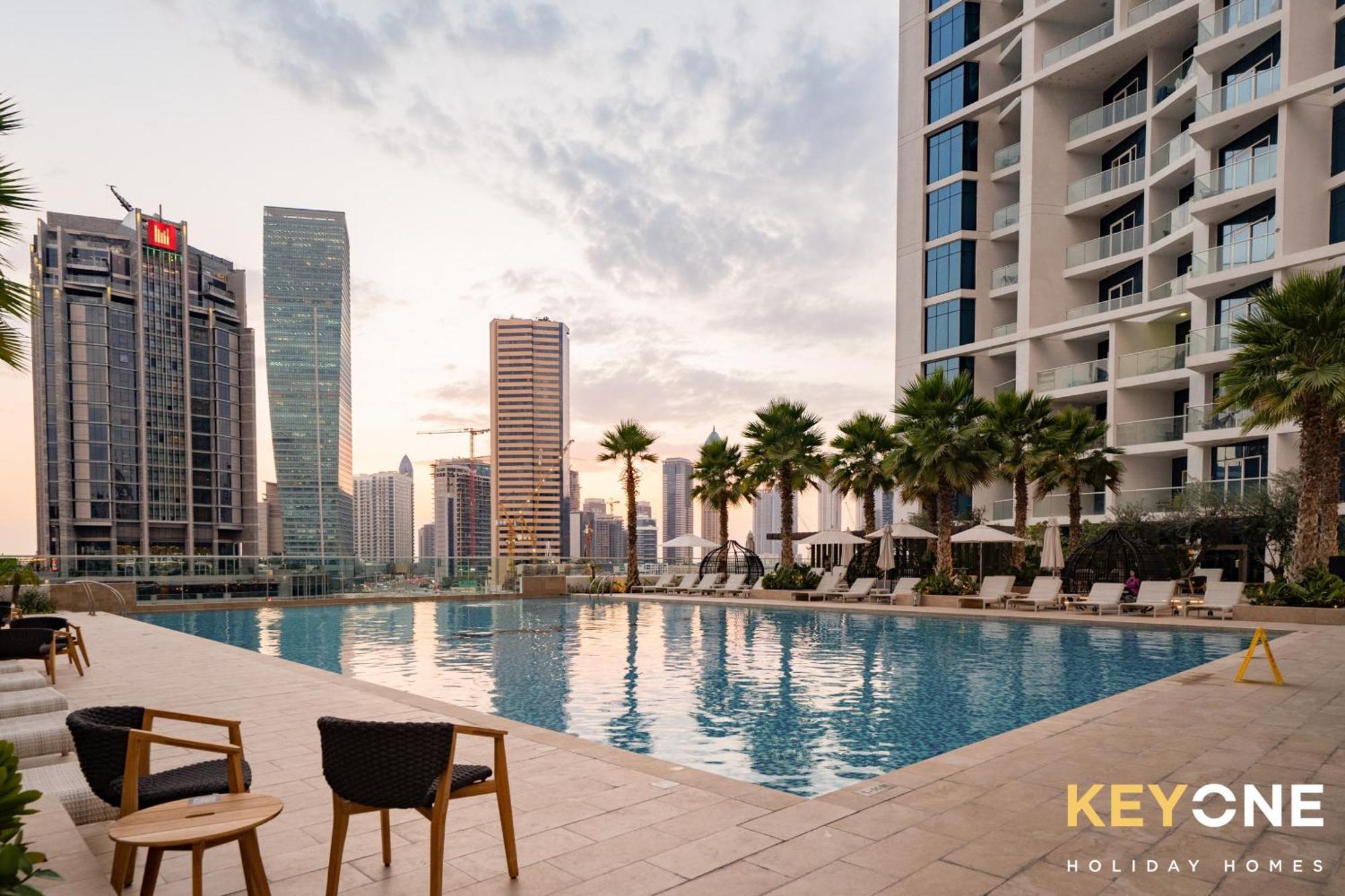 Sleek Studio In Prive With Stunning Canal View 두바이 외부 사진